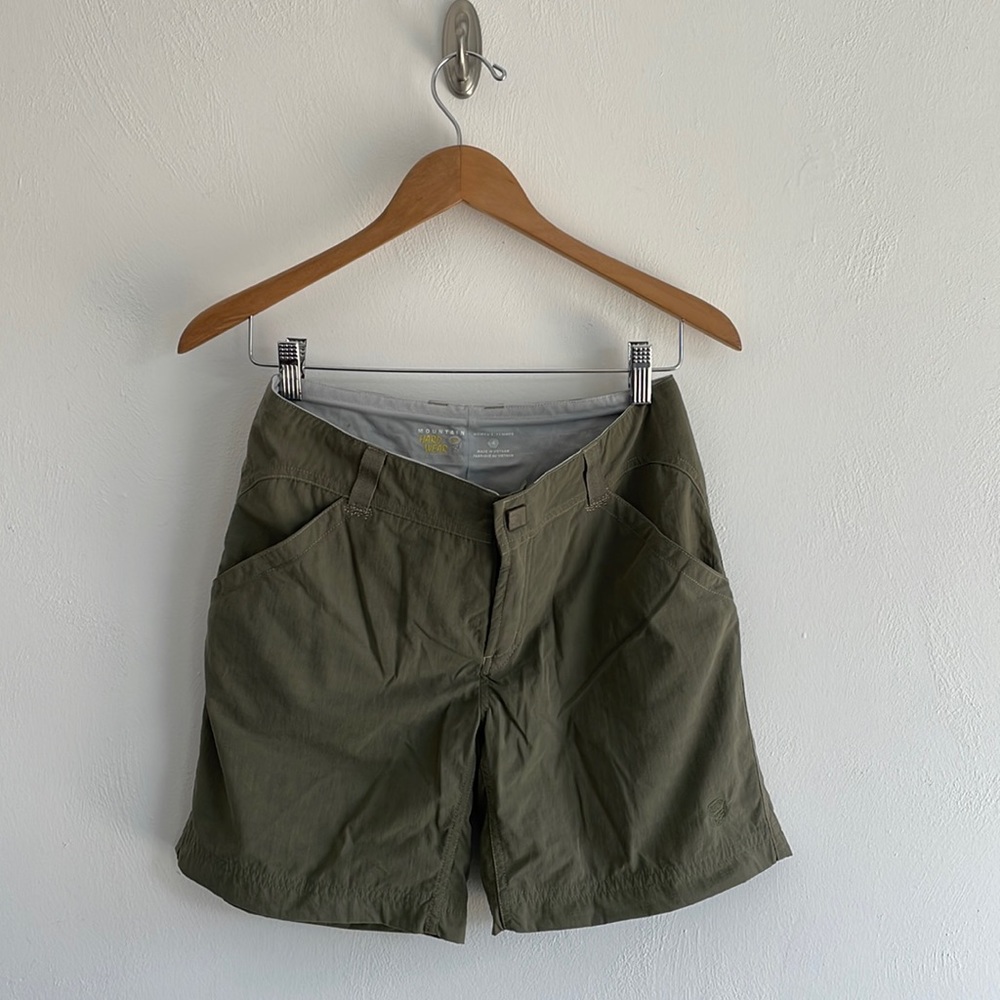 Mountain Hardware Hiking Shorts, Olive Green, Women's Size 4.